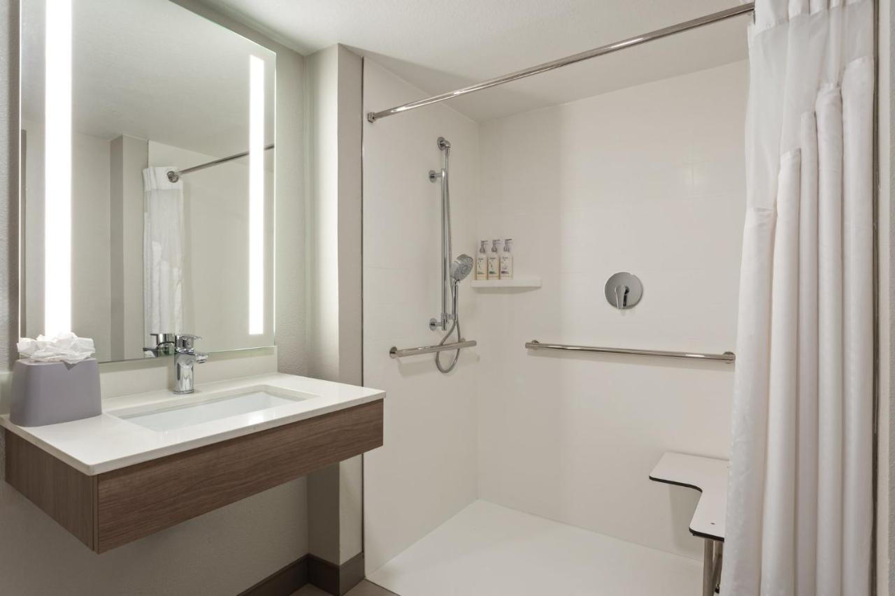 Holiday Inn Express & Suites Tampa/Rocky Point Island , FL 33607 near Tampa International Airport View Point 10