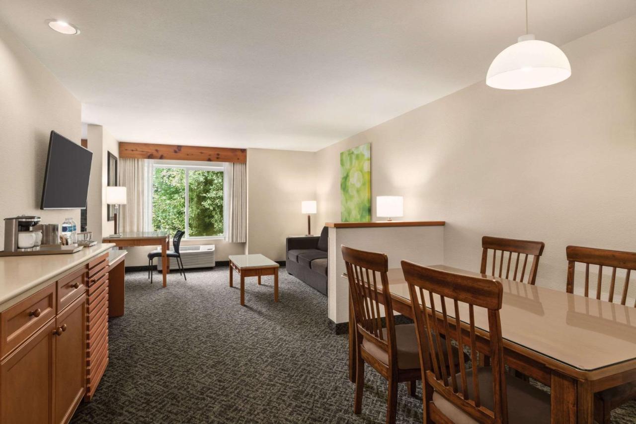 Radisson Hotel Portland Airport , OR 97218 near Portland International Airport View Point 9