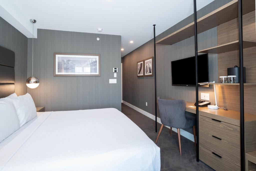 Sandman Signature Calgary Airport Hotel , AB T3J 4V7 near Calgary International Airport View Point 18