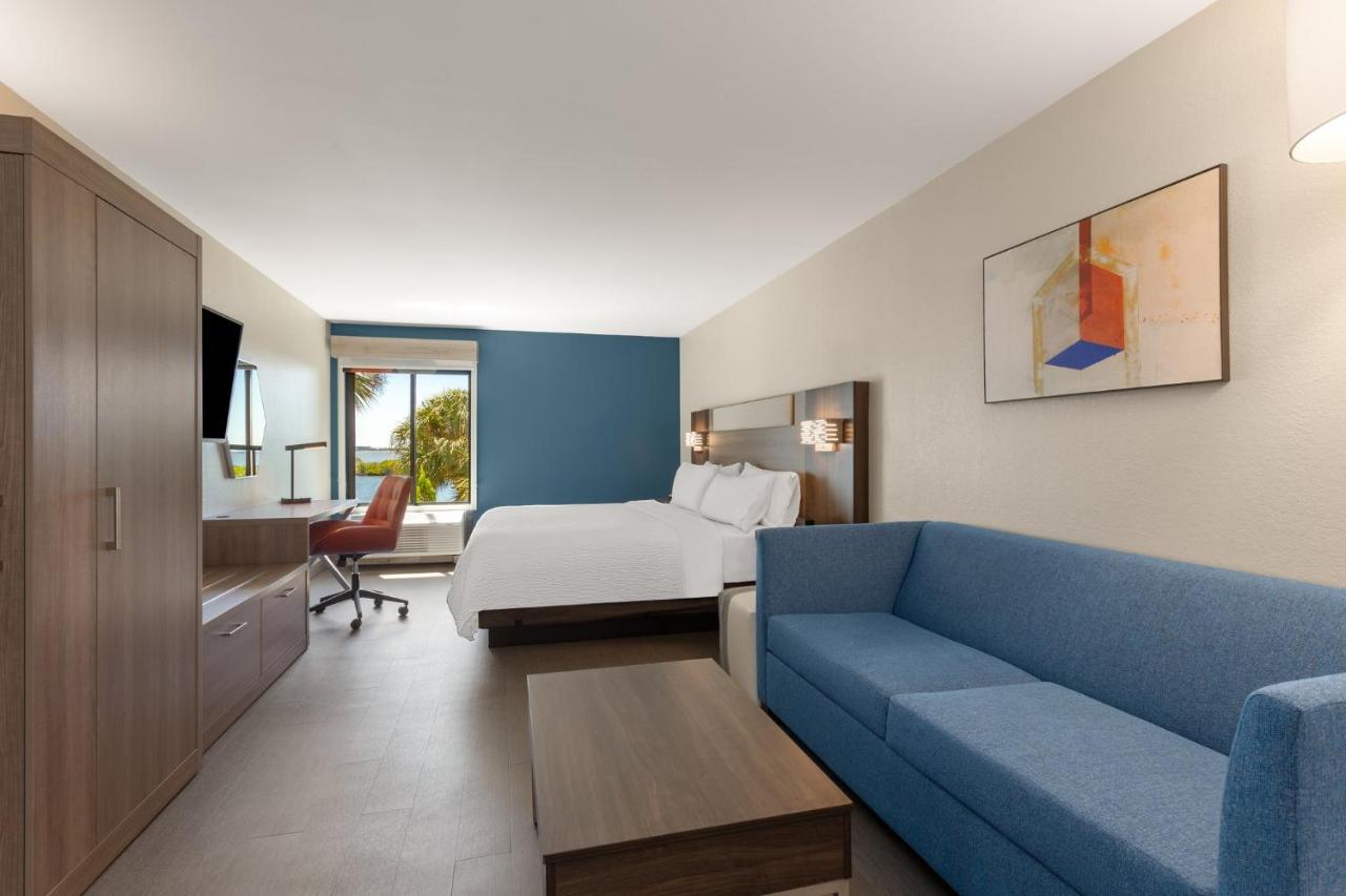 Holiday Inn Express & Suites Tampa/Rocky Point Island , FL 33607 near Tampa International Airport View Point 11