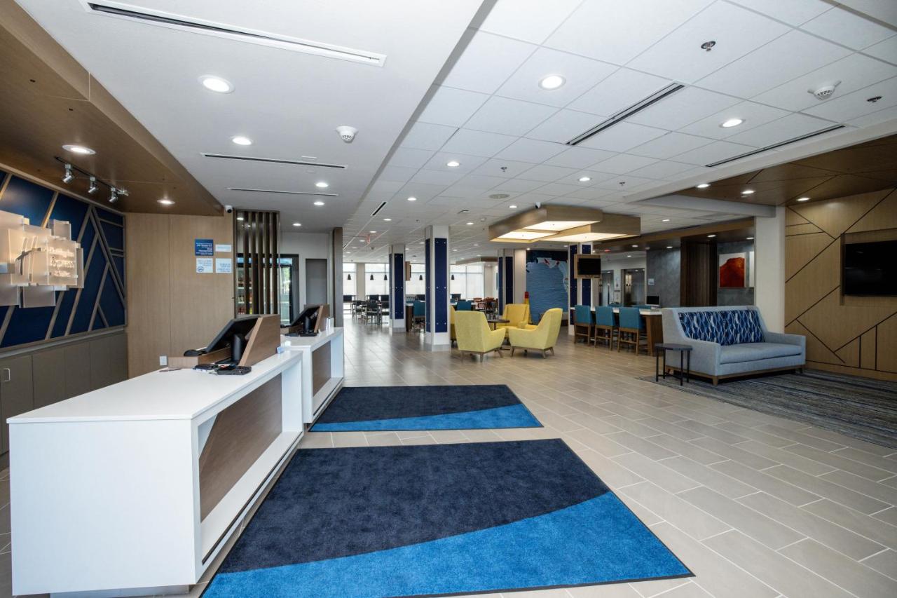 Holiday Inn Express & Suites Tampa Stadium - Airport Area, an IHG Hotel , FL 33607 near Tampa International Airport View Point 9