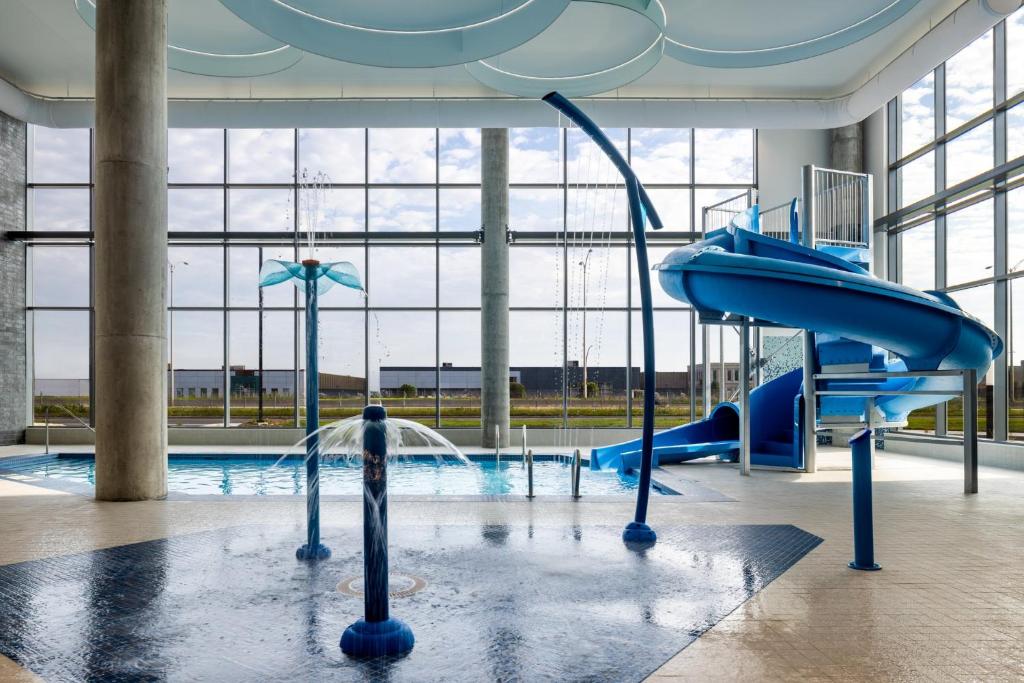 Holiday Inn Express Montreal Airport - St-Laurent by IHG , QC H4S 1C8 near Montreal-Pierre Elliott Trudeau Int. Airport View Point 3