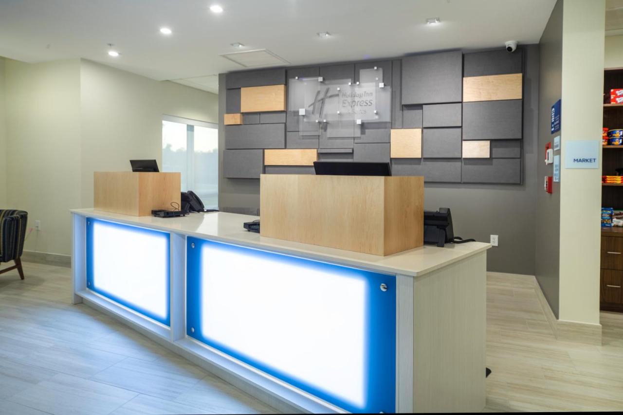 Holiday Inn Express & Suites Fort Myers Airport , FL 33913 near Southwest Florida International Airport View Point 17