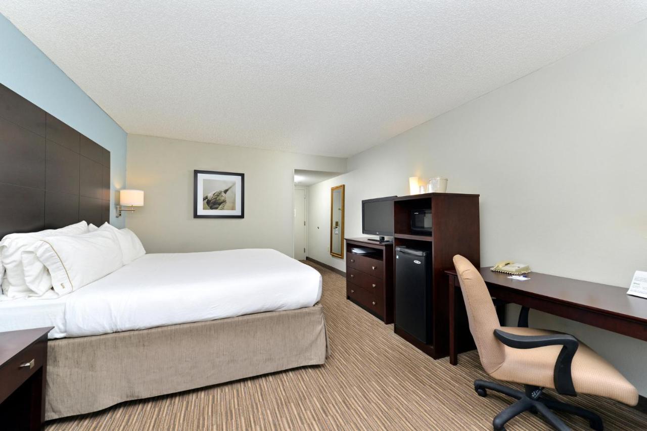 Holiday Inn Express & Suites Tampa/Rocky Point Island , FL 33607 near Tampa International Airport View Point 20