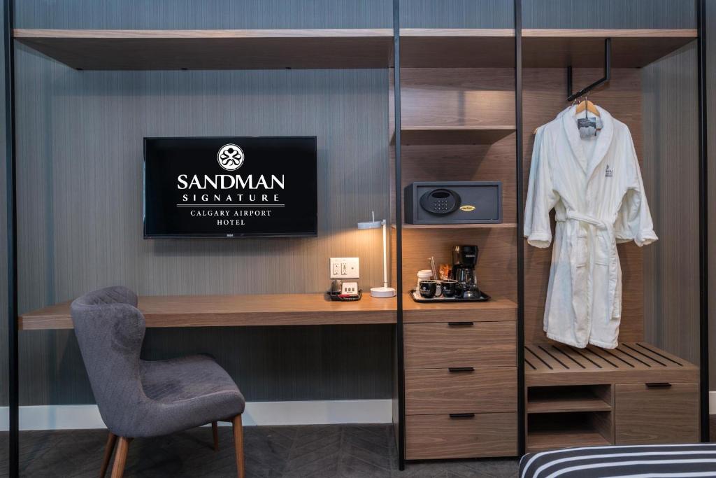 Sandman Signature Calgary Airport Hotel , AB T3J 4V7 near Calgary International Airport View Point 10
