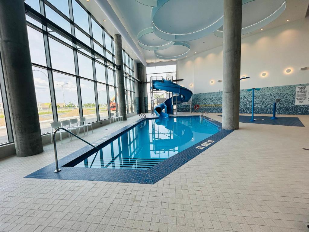 Holiday Inn Express Montreal Airport - St-Laurent by IHG , QC H4S 1C8 near Montreal-Pierre Elliott Trudeau Int. Airport View Point 5