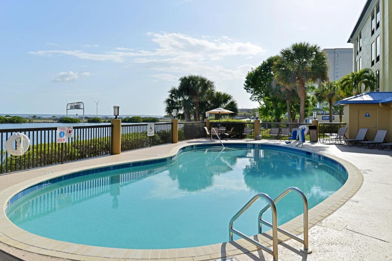 Holiday Inn Express & Suites Tampa/Rocky Point Island , FL 33607 near Tampa International Airport View Point 4