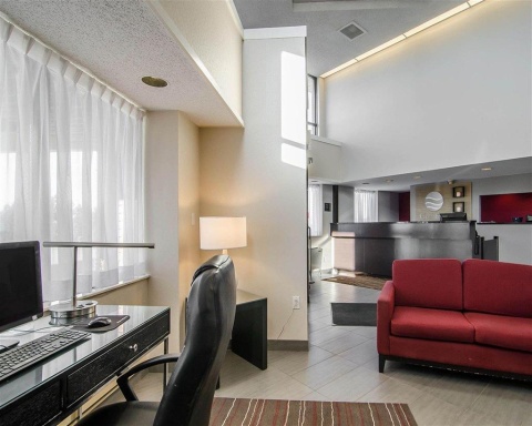 COMFORT INN REGINA , SK S4Z 1A4 near Regina International Airport View Point 4