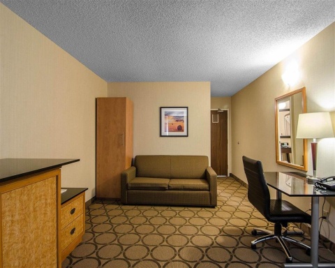COMFORT INN REGINA , SK S4Z 1A4 near Regina International Airport View Point 7
