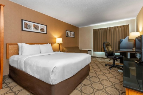 COMFORT INN REGINA , SK S4Z 1A4 near Regina International Airport View Point 12