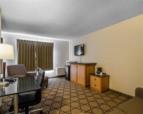 COMFORT INN REGINA , SK S4Z 1A4 near Regina International Airport View Point 16