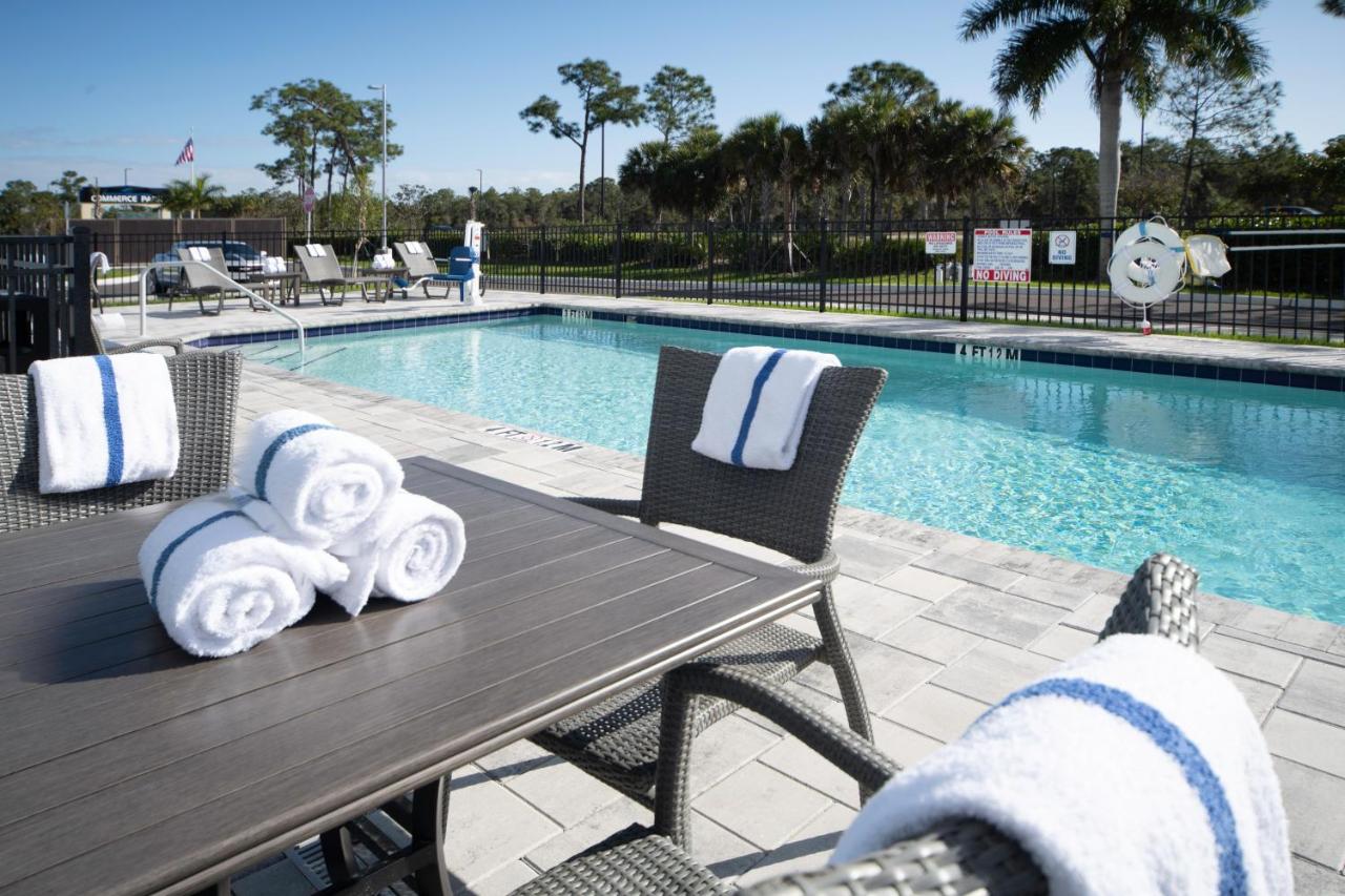 Holiday Inn Express & Suites Fort Myers Airport , FL 33913 near Southwest Florida International Airport View Point 4