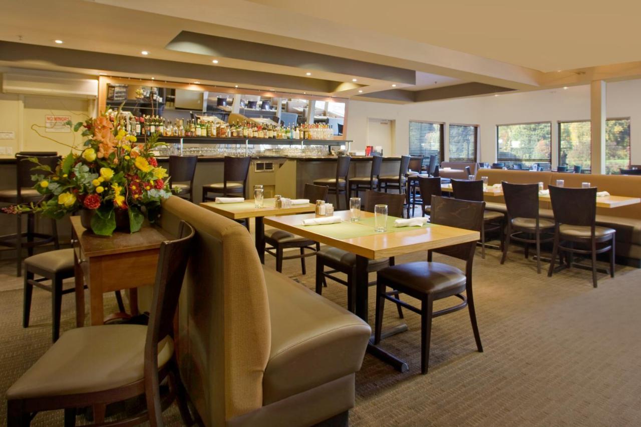 Radisson Hotel Portland Airport , OR 97218 near Portland International Airport View Point 18