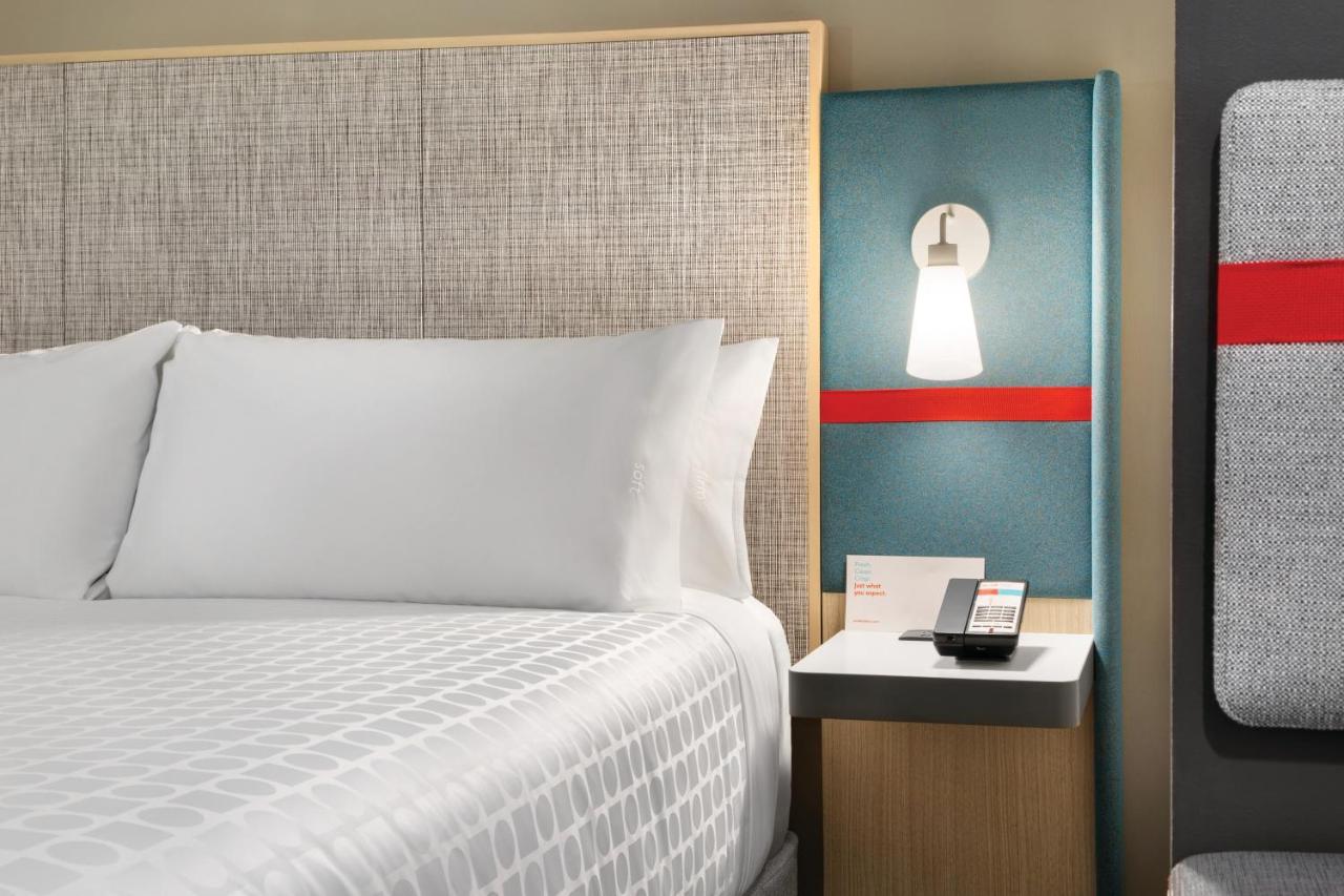 Avid Hotel Cedar Rapids South - Arpt Area, an IHG Hotel , IA 52404 near The Eastern Iowa Airport View Point 13