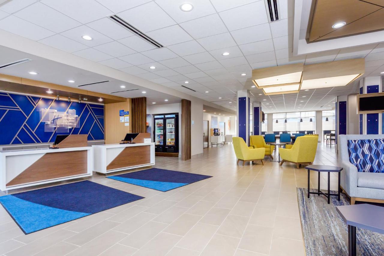 Holiday Inn Express & Suites Tampa Stadium - Airport Area, an IHG Hotel , FL 33607 near Tampa International Airport View Point 18
