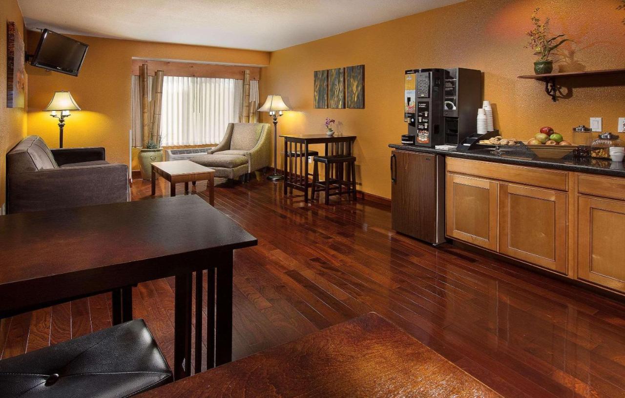 Radisson Hotel Portland Airport , OR 97218 near Portland International Airport View Point 3