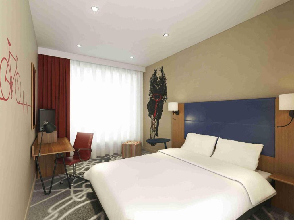 IBIS STYLES BHX NEC AIRPORT ,  B40 1PJ near  Birmingham Airport View Point 9