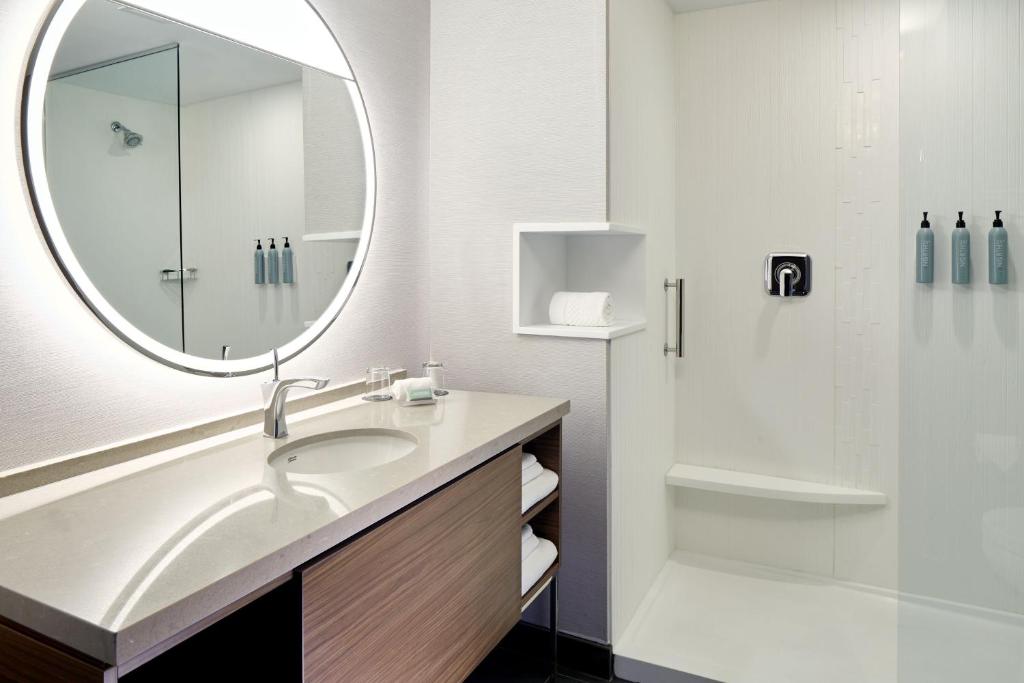 Courtyard Montreal Midtown , QC H3W 3E3 near Montreal-Pierre Elliott Trudeau Int. Airport View Point 11