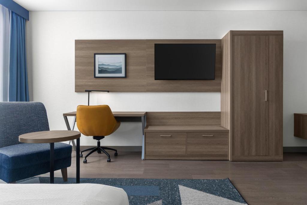 Holiday Inn Express Montreal Airport - St-Laurent by IHG , QC H4S 1C8 near Montreal-Pierre Elliott Trudeau Int. Airport View Point 8