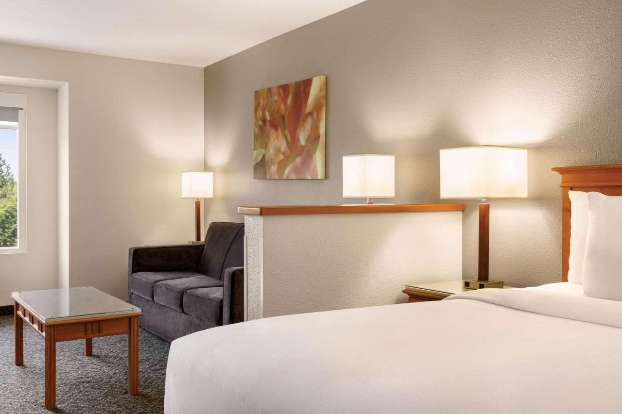 Radisson Hotel Portland Airport , OR 97218 near Portland International Airport View Point 11
