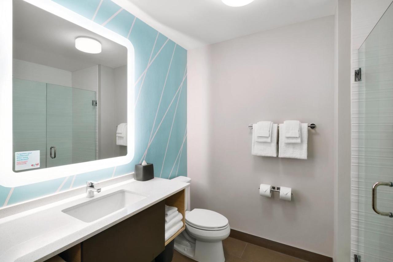 Avid Hotel Cedar Rapids South - Arpt Area, an IHG Hotel , IA 52404 near The Eastern Iowa Airport View Point 4