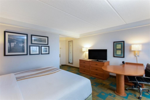 La Quinta Inn & Suites by Wyndham Jacksonville Butler Blvd , FL 32216 near Jacksonville International Airport View Point 8