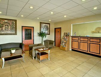 Days Inn Airport/Fair & Expo Center - Louisville , KY 40213 near Louisville International Airport (standiford Field) View Point 4