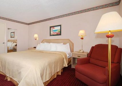 Quality Inn Burbank Airport , Ca 91504 near Hollywood Burbank Airport View Point 4