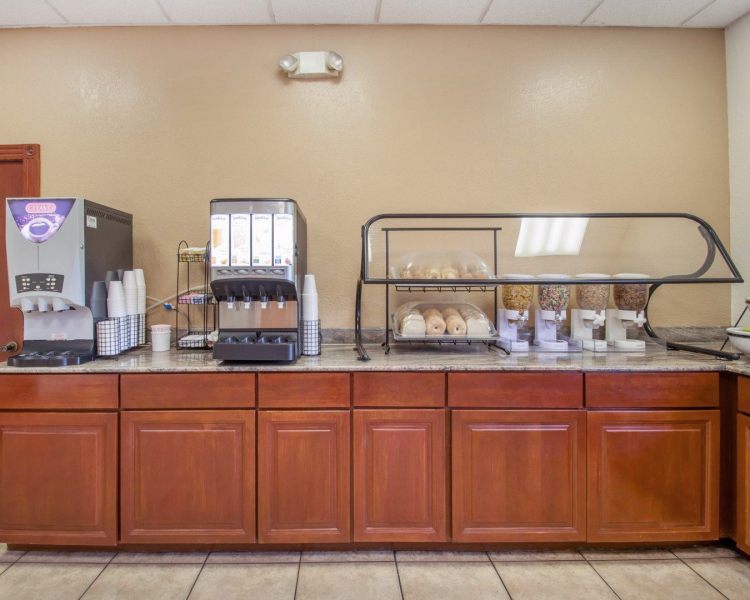 Econo Lodge Airport At RJ Stadium Tampa , FL 33614 near Tampa International Airport View Point 6