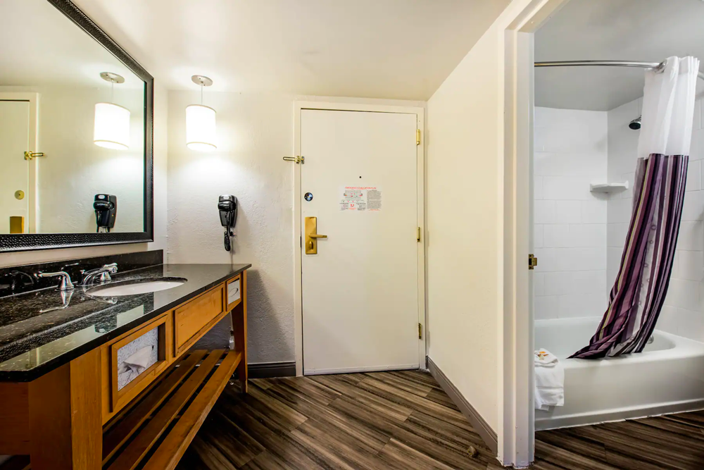 La Quinta Inn & Suites Fort Lauderdale Tamarac , Fl 33319 near Fort Lauderdale-hollywood International Airport View Point 7