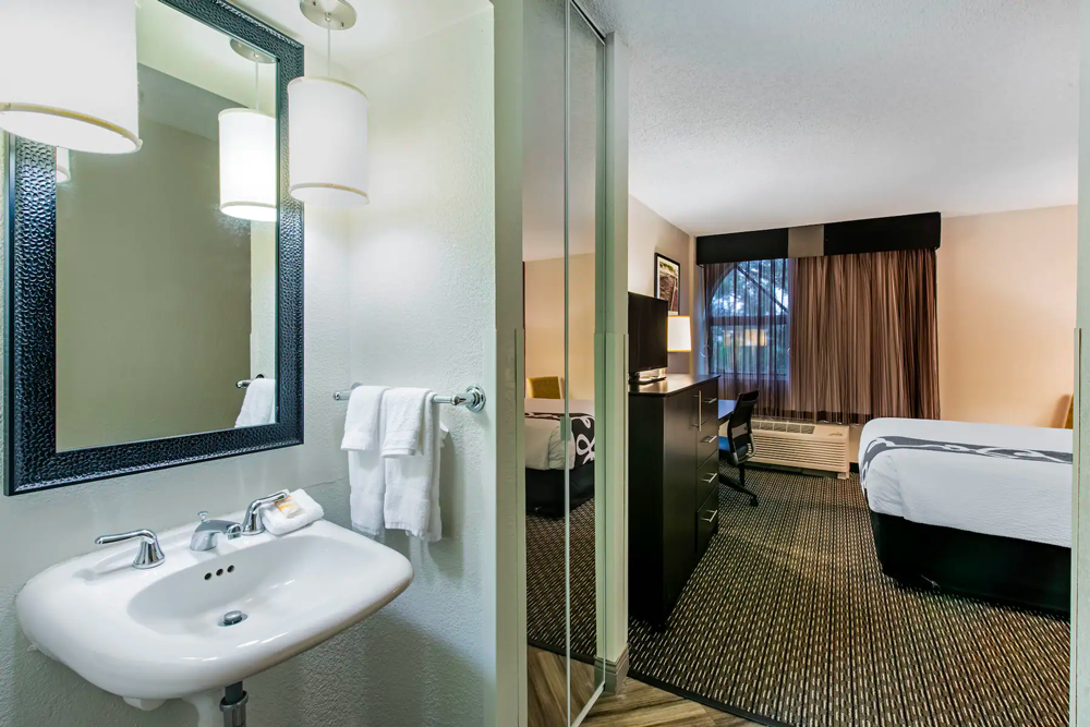 La Quinta Inn & Suites Fort Lauderdale Tamarac , Fl 33319 near Fort Lauderdale-hollywood International Airport View Point 6