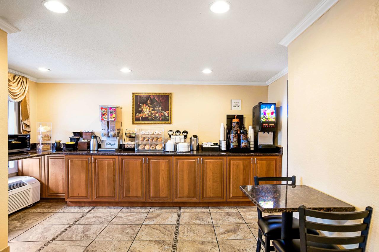 Rodeway Inn Metro Airport , MI 48174 near Detroit Metropolitan Wayne County Airport View Point 3
