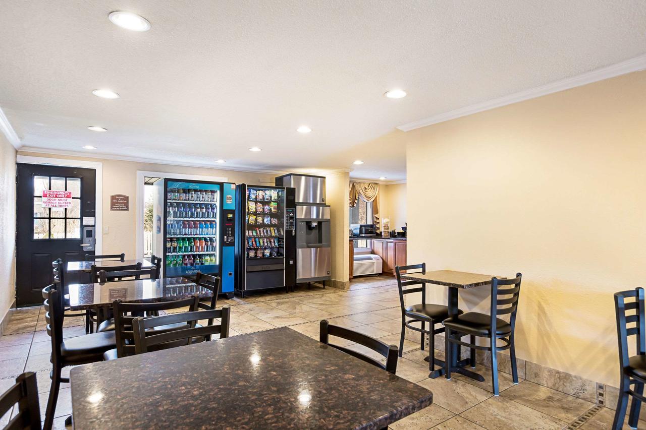 Rodeway Inn Metro Airport , MI 48174 near Detroit Metropolitan Wayne County Airport View Point 4