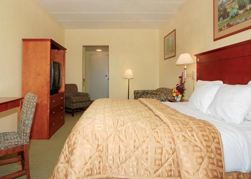 La Quinta Inn &amp; Suites Philadelphia Airport , PA 19029 near Philadelphia International Airport View Point 2