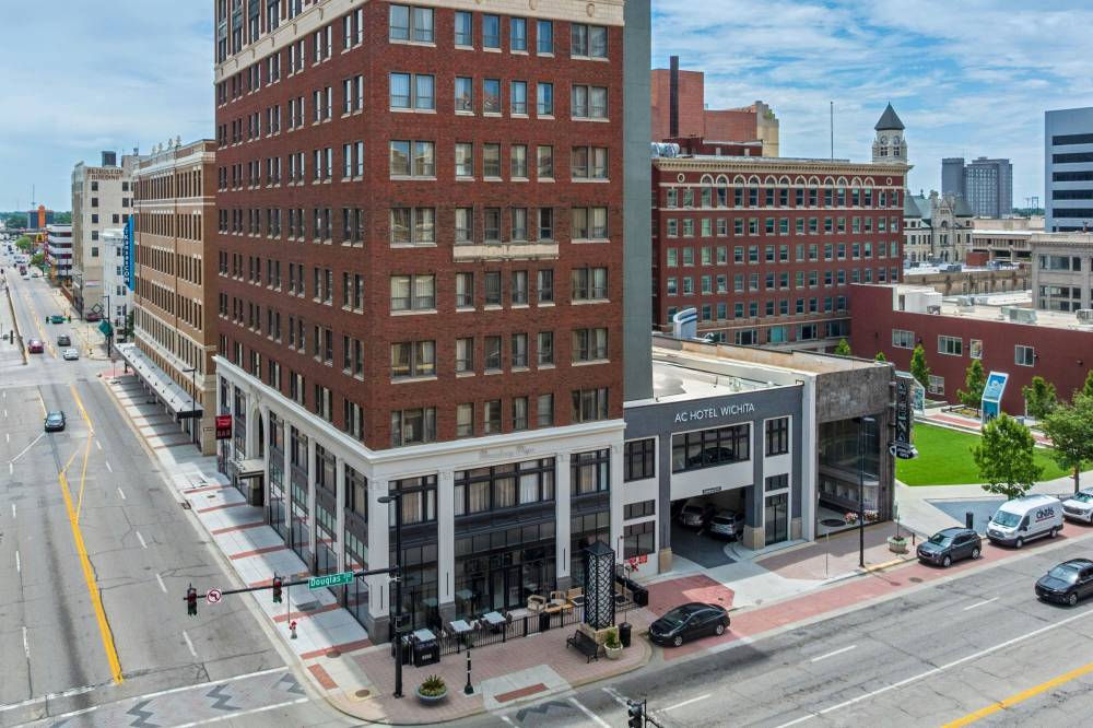Ac Hotels By Marriott Wichita Downtown 2