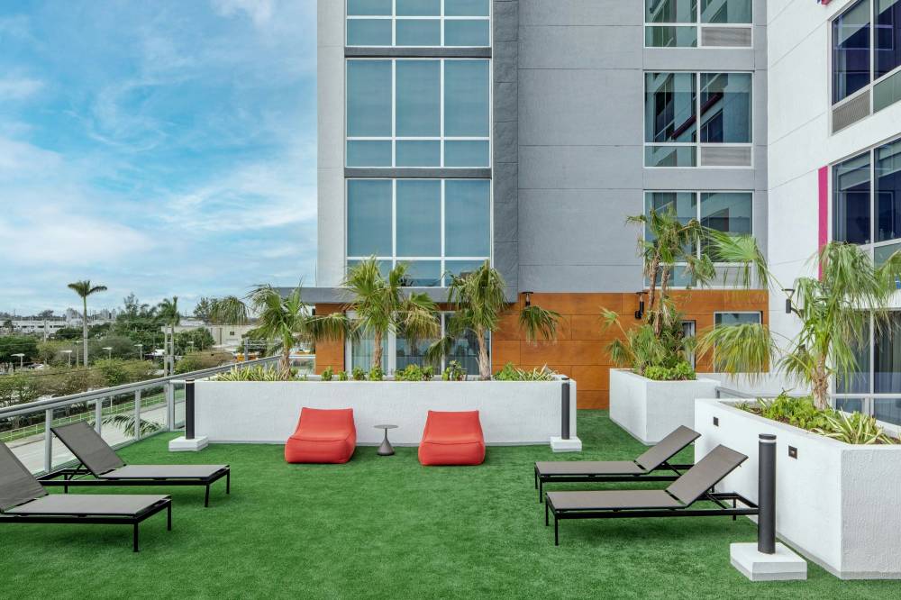 Aloft Fort Lauderdale Airport 8