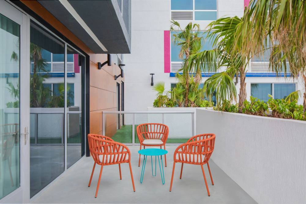 Aloft Fort Lauderdale Airport 5
