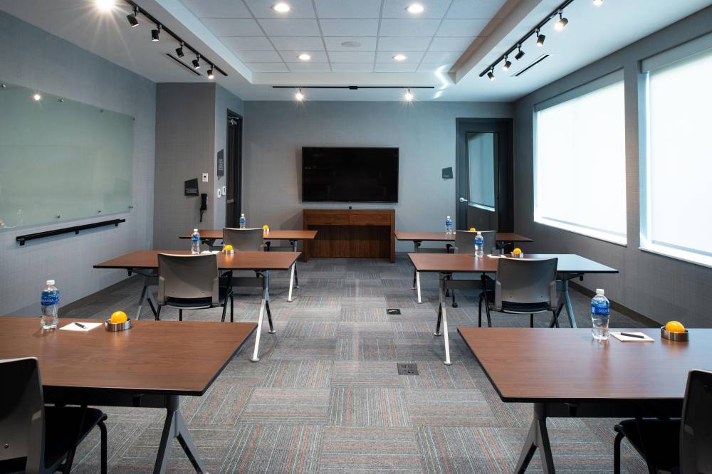 Aloft North Kansas City 8