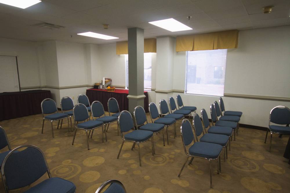 Atrium Hotel And Suites 8