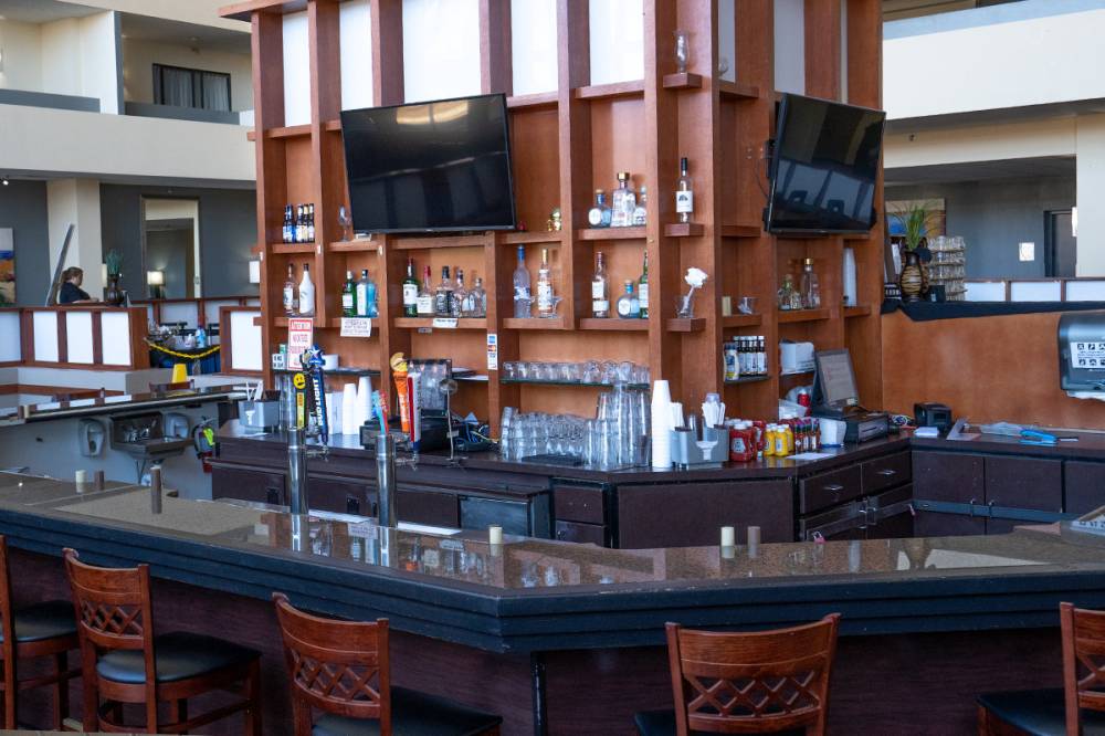 Atrium Hotel And Suites 9