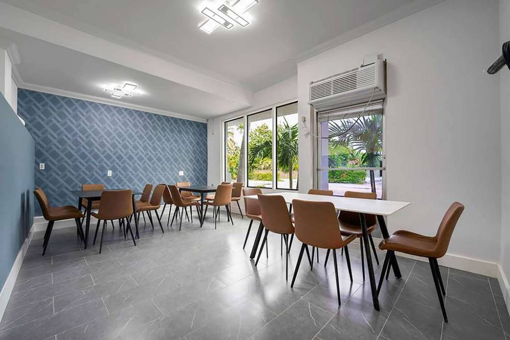 Atrium Hotel, Trademark Collection By Wyndham 6
