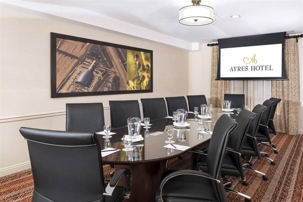 Ayres Hotel Anaheim 4