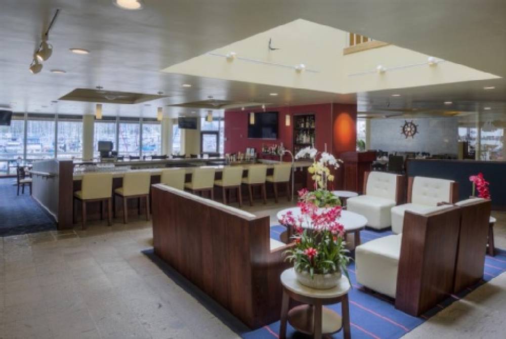 Bay Club Hotel And Marina 8