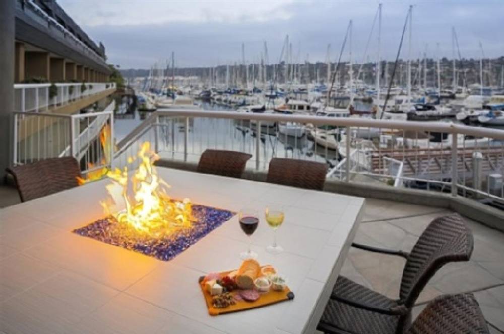 Bay Club Hotel And Marina 6