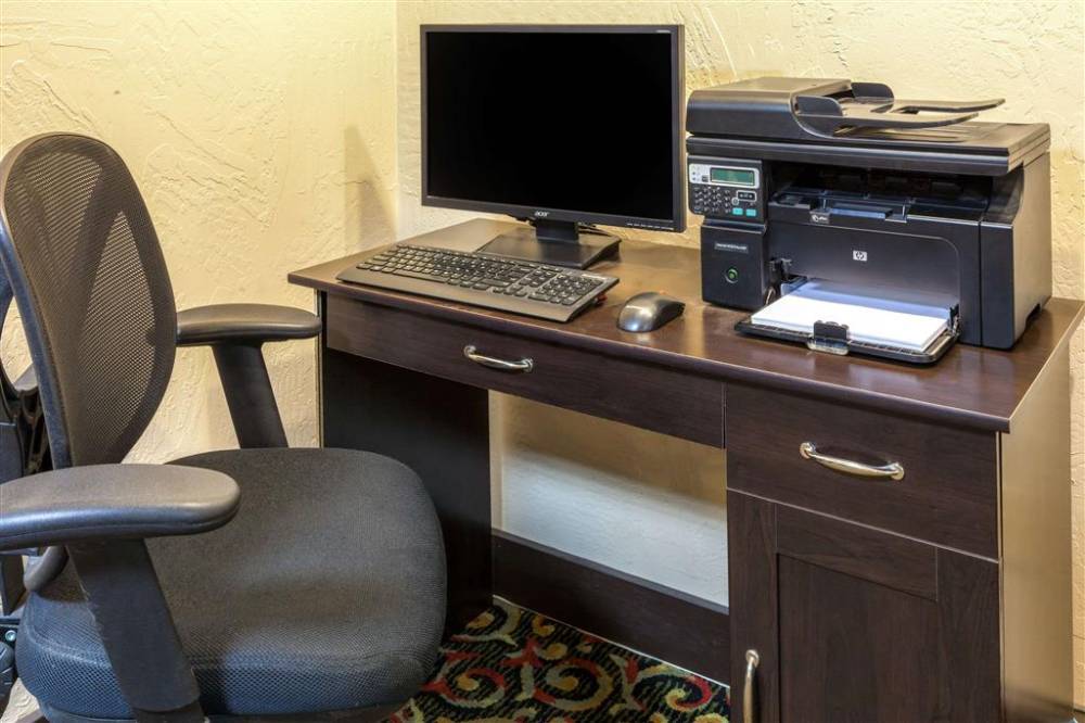 Baymont By Wyndham Amarillo East 5