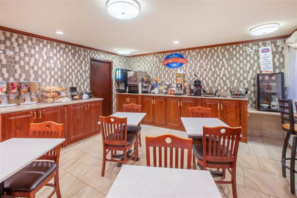 Baymont By Wyndham Grand Rapids Airport 4