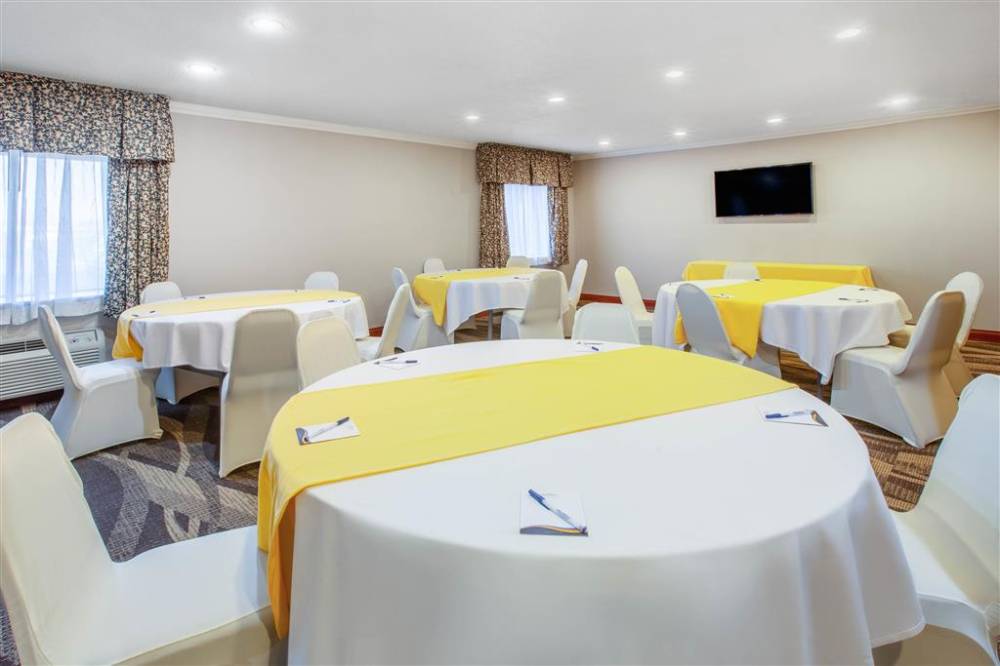 Baymont By Wyndham Grand Rapids Airport 2