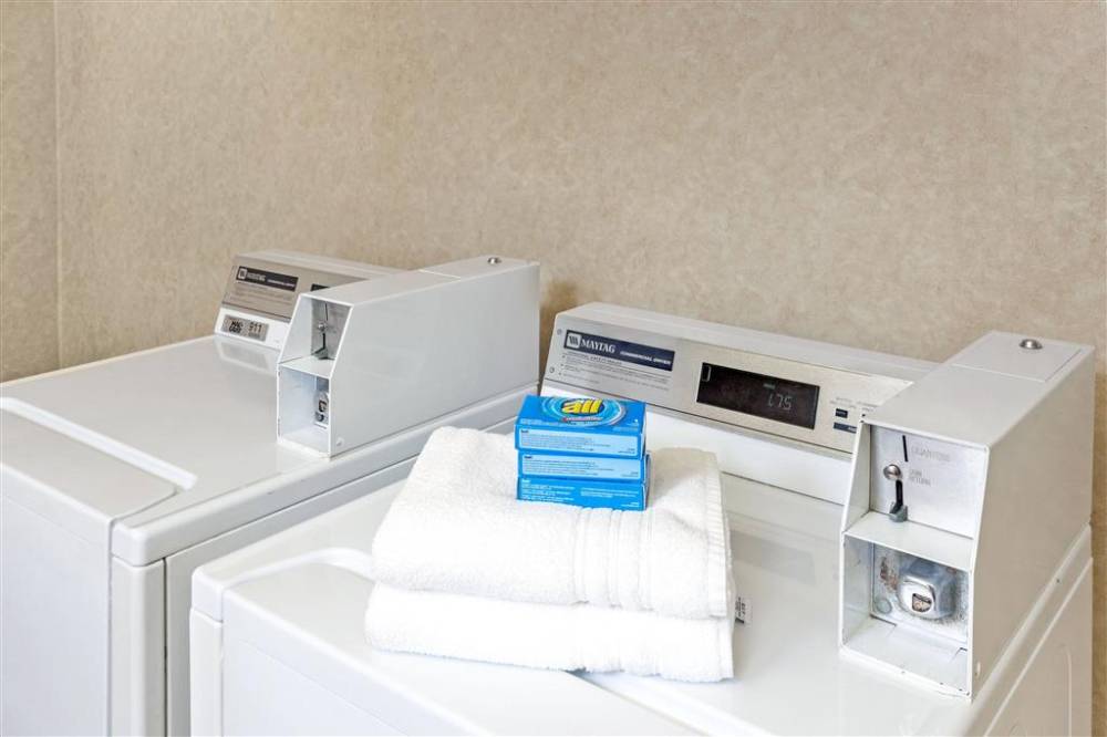 Baymont By Wyndham Louisville Airport South 4