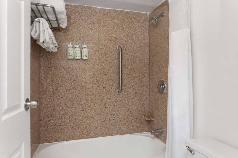 Baymont By Wyndham Orlando North Millenia 9