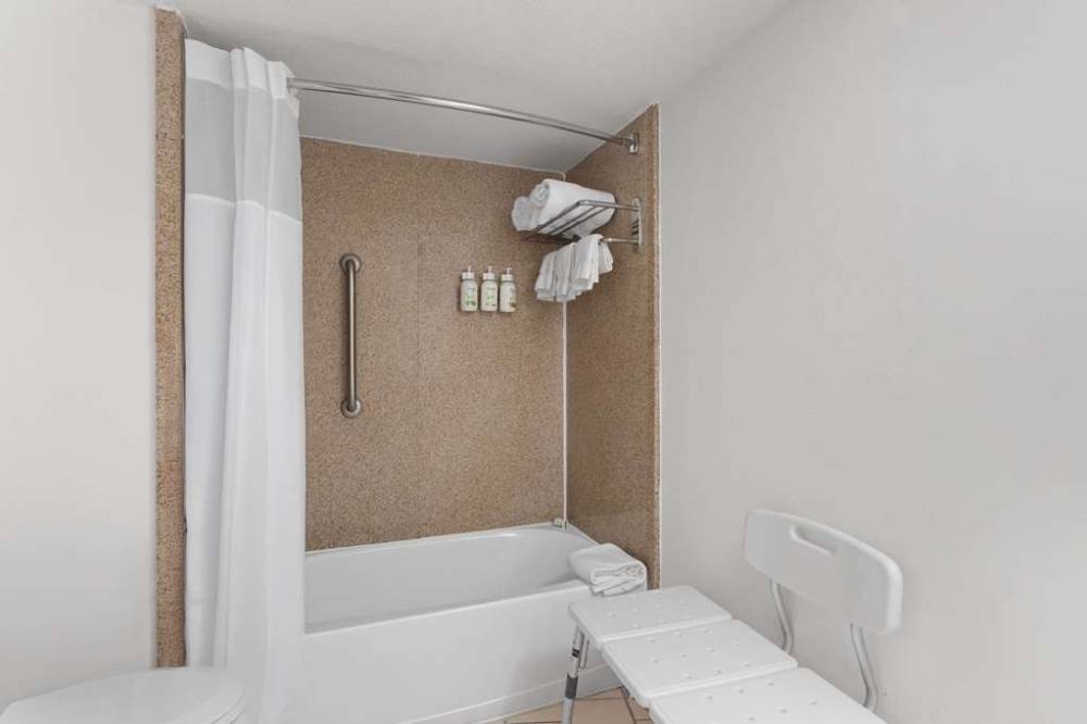Baymont By Wyndham Orlando North Millenia 10